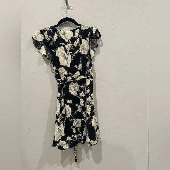 Gently used Free People Wrap dress in black floral‎ print.  Size XS G0199 - Picture 8 of 11